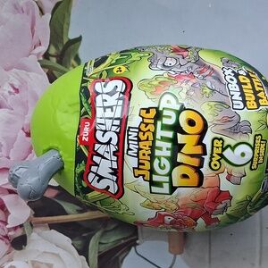ZURU Smashers Mini Jurassic Light Up Dino Egg